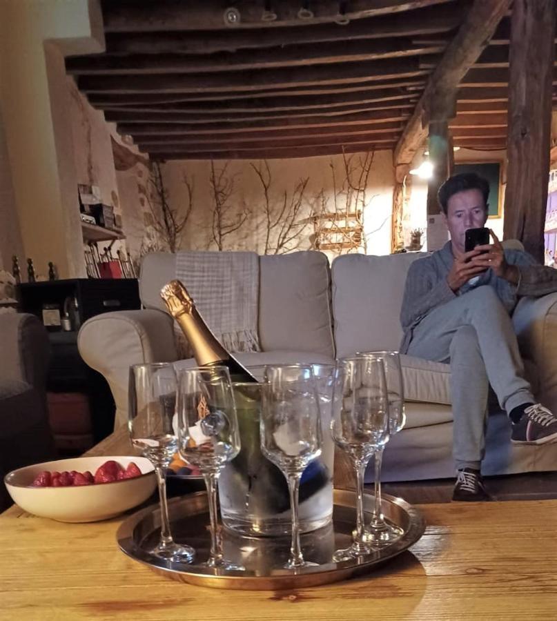 La Casona De Castilnovo - Gay Men Only Guest House Valdesaz Екстериор снимка